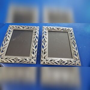 Small silver picture frames..